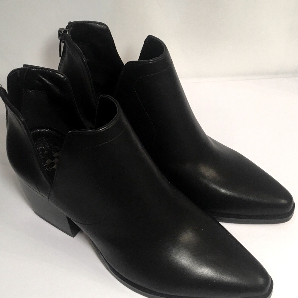 VINCE CAMUTO TRENDY BLACK BOOTIES - NWOT - Size 7